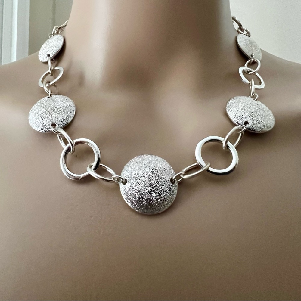 ⭐️ Stunning Textured Silver Disc & Link Statement Necklace